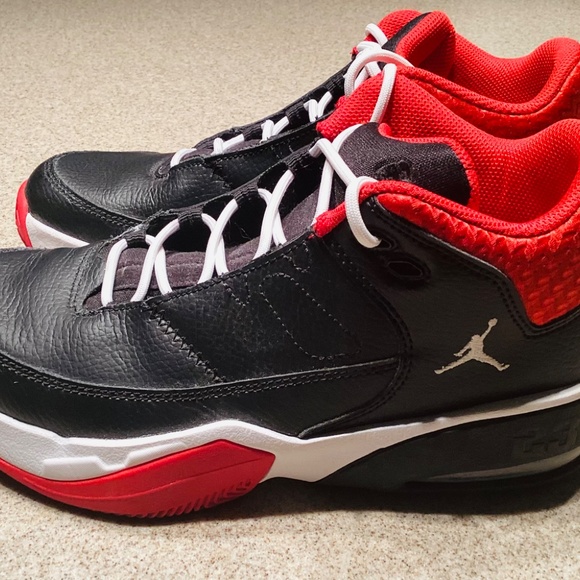 Air Jordan Basketball Shoes - Picture 2 of 6